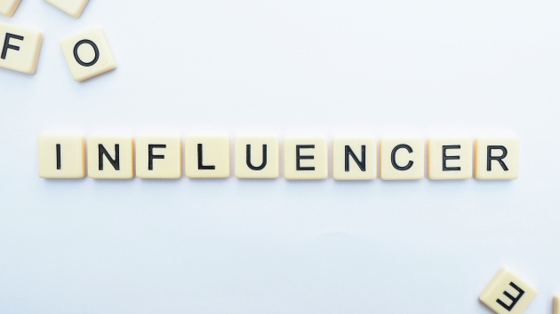 Influencer prägen die Customer Journey bis zum Kauf - Quelle: Diggity Marketing/Unsplash